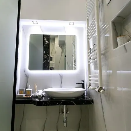 Center Marble 40sqm Gas Heating 2smarttv Optical Fiber - Secured24h Private Entrance Appartamento