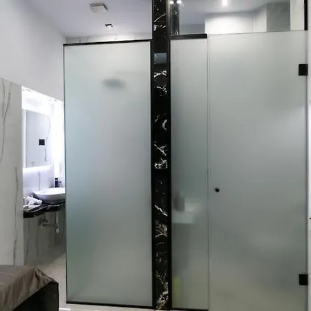 Center Marble 40sqm Gas Heating 2smarttv Optical Fiber - Secured24h Private Entrance * Salonicco