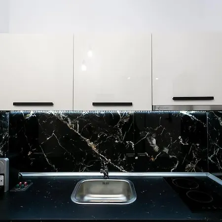 Appartamento Center Marble 40sqm Gas Heating 2smarttv Optical Fiber - Secured24h Private Entrance
